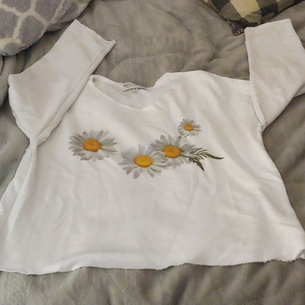 White Top w/ Daisy Design and Frayed Seams